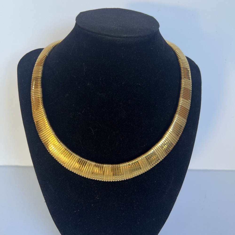 Vintage 80s Gold Tone Cleopatra Ribbed Wide Flat Statement Collar Necklace